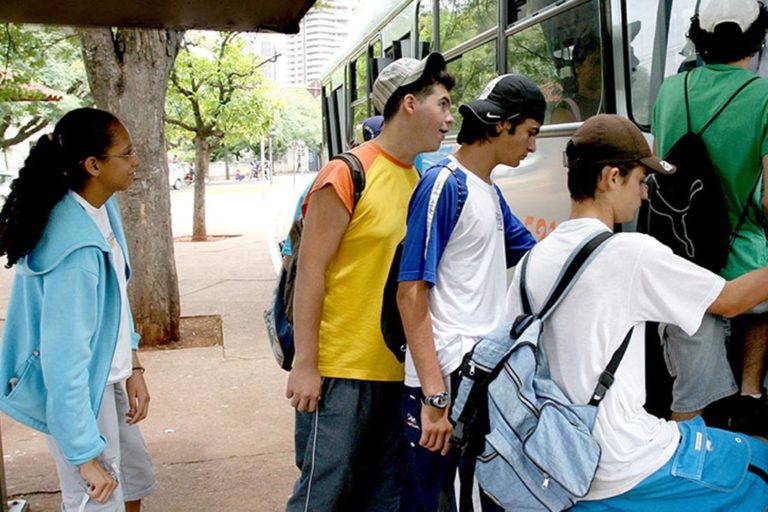 Read more about the article Auxílio transporte para estudantes podem ser solicitado de 18 a 22 de fevereiro