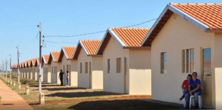 Read more about the article Empresário constrói casas por conta própria, e doa a famílias que precisam