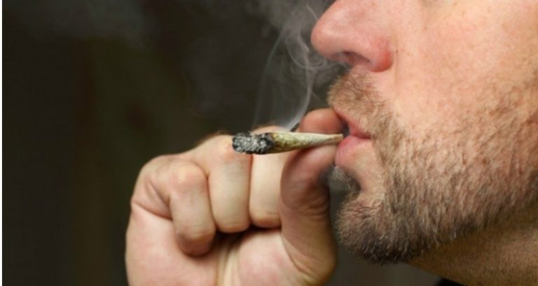 Read more about the article Prefeitura quer multar em R$500 quem fumar maconha e crack nas ruas