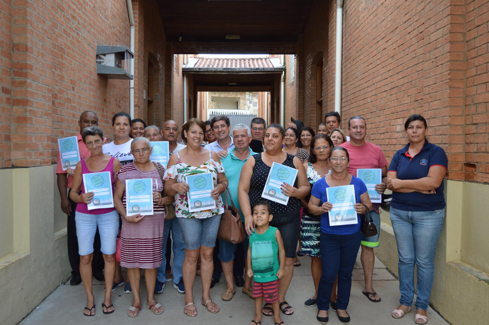 Read more about the article Prefeito de Porto Feliz faz entrega de 30 casas próprias