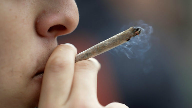 Read more about the article Prefeitura de SP quer multar em R$500 quem fumar maconha e crack nas ruas