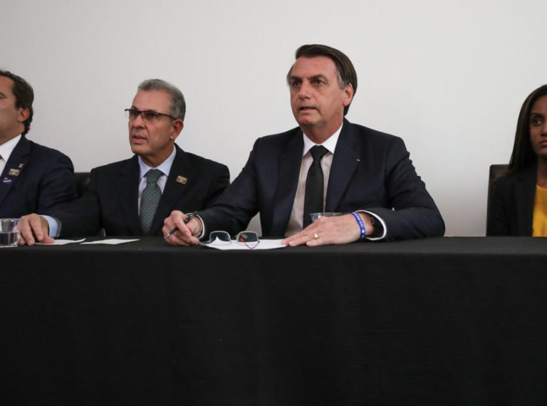 Read more about the article Bolsonaro anuncia R$ 2,5 bilhões da Petrobras para a educação