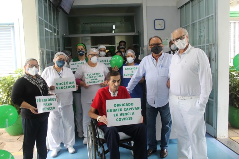 Read more about the article Após 74 dias internado com Covid-19, paciente recebe alta no hospital Unimed